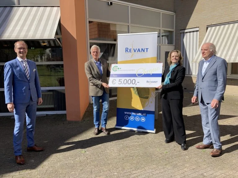 Rotary Club Breda Mastbos overhandigt cheque aan Revant in Breda